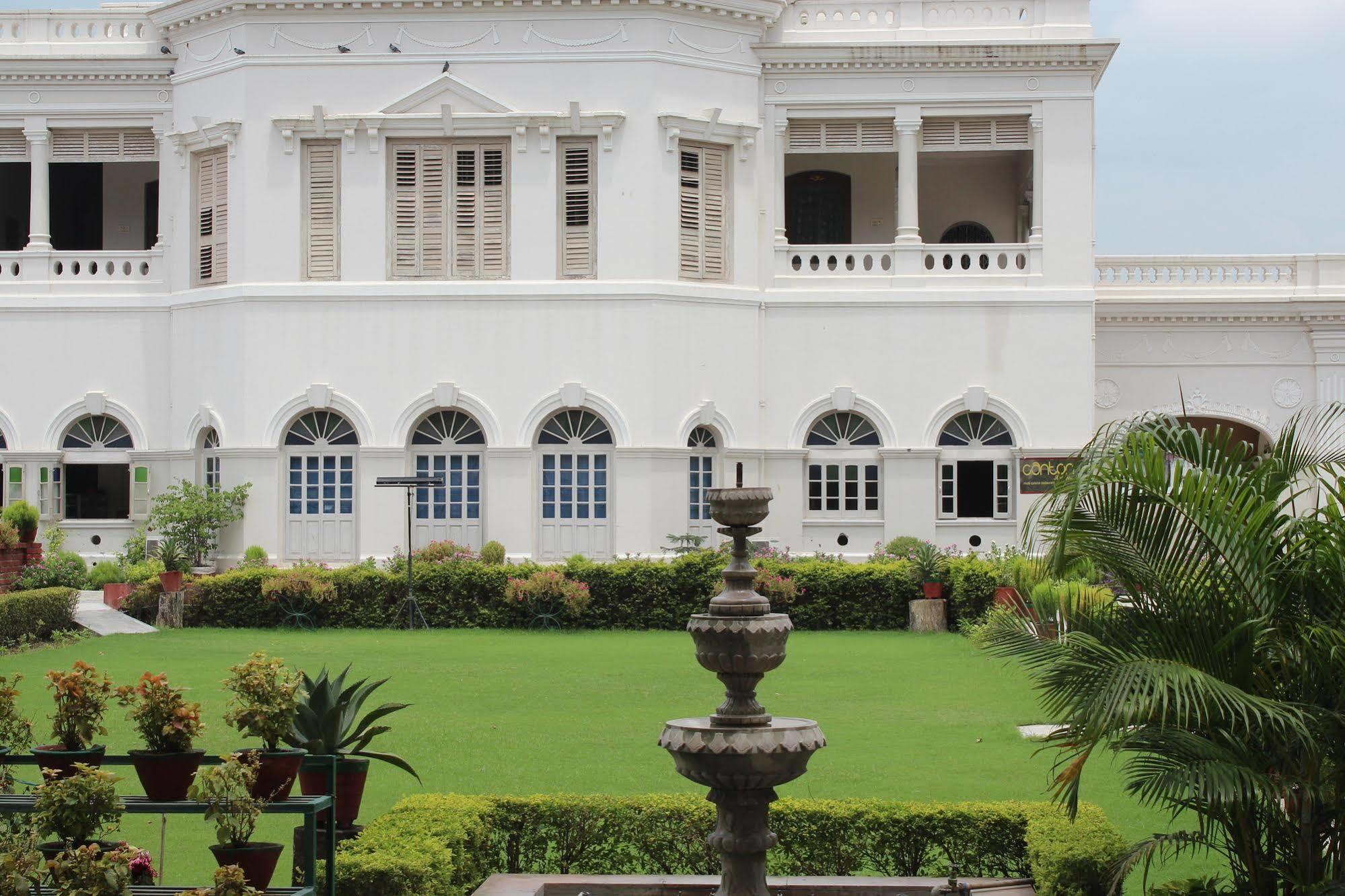 Hotel Surya, Kaiser Palace Varanasi Esterno foto